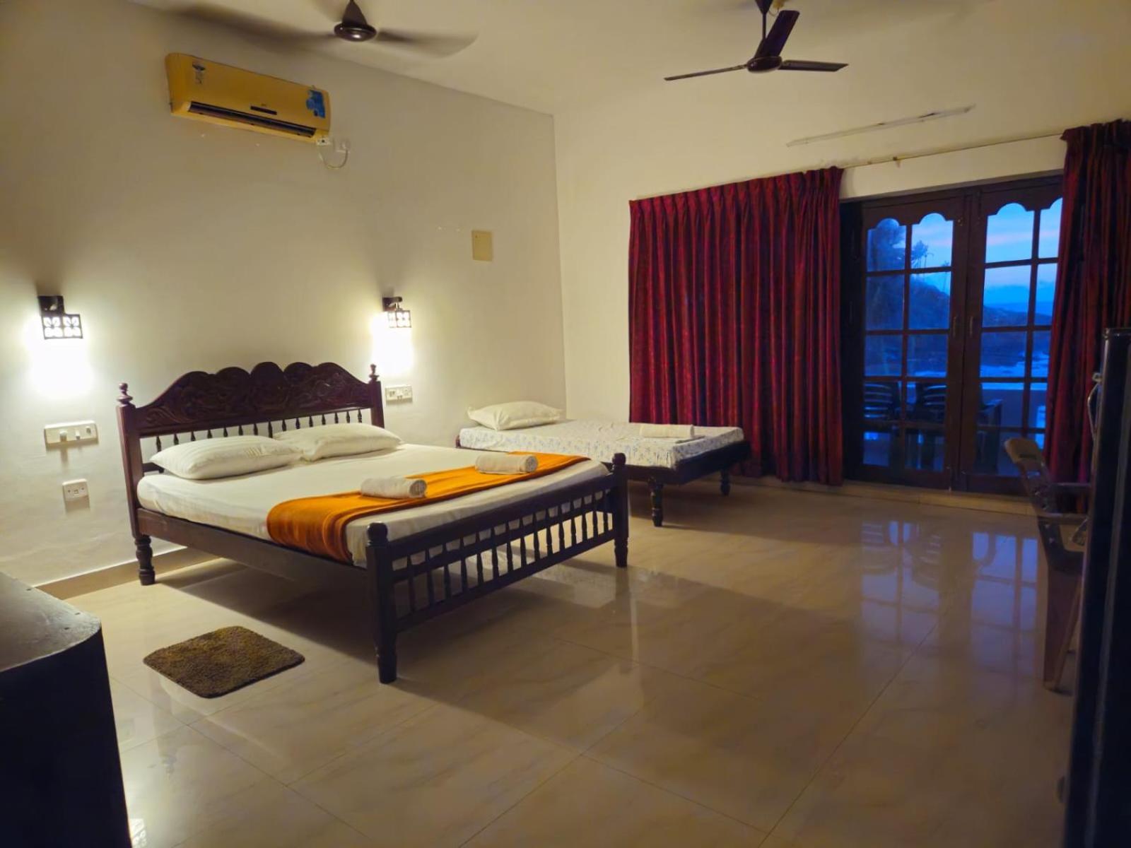 Orion Seaview Beach Hotel Kovalam Esterno foto